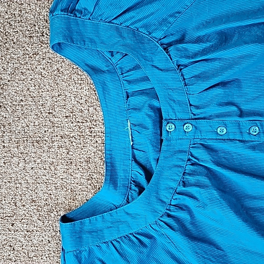 Top - Picture 4 of 16